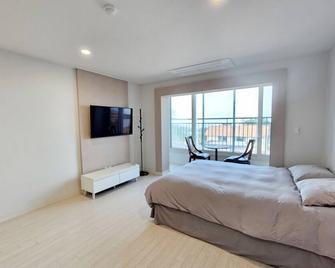 Hill Hotel - Ciudad de Jeju - Habitación
