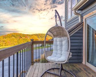 Relaxing 2Bedroom Townhome w/Playroom & Great View - Galena - Balcony
