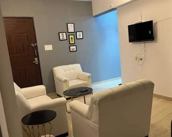 Cozy Riverview 1Bhk House in koregaon park - Pune - Wohnzimmer