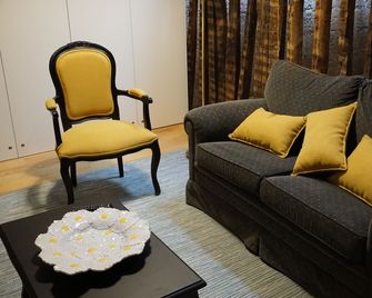 Muralha Charm House - Lamego - Huiskamer