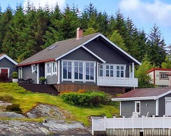 Cozy Home in Floroe With Wifi - Florø - Edificio