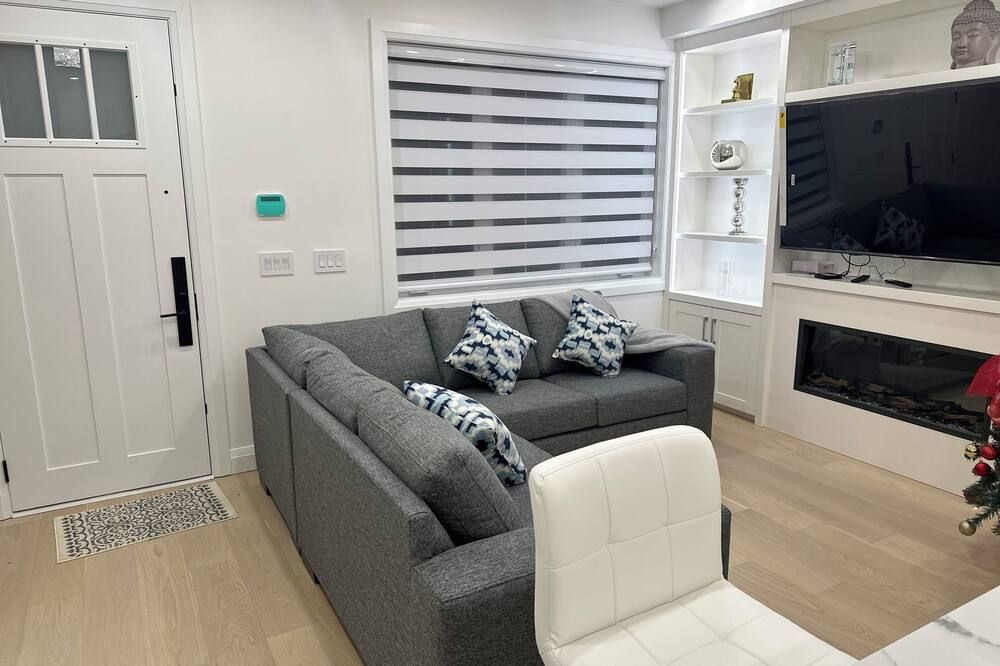 Charming 3-bedroom house with WiFi and AC in delightful Vancouver - فانكوفر - غرفة معيشة