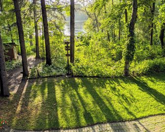 On-Site Trails Rock River Retreat in Jefferson! - Jefferson - Vista del exterior