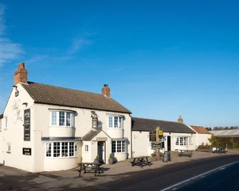 The Black a Moor Inn - Ripon - Building