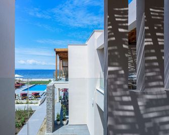 Amyntas Seafront Hotel - Adults Only - Néos Marmarás - Balcón