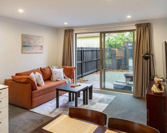 Bright and Spacious 2BR near Ara Institute and CBD - Christchurch - Soggiorno