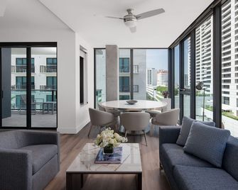 Aka West Palm - 西棕櫚海灘 - 客廳