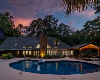 Relax In Private Pool & Cozy Gazebo At Param Farms - Cartersville - Pool