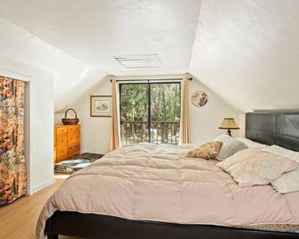 Cabin in the Woods - Foresthill - Bedroom