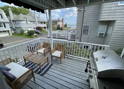 Rowayton house steps away from the beach - Norwalk - Balcony