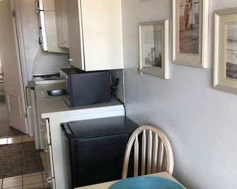 Right at the Beach & Boardwalk ramp with Heated Pool & Hot Tub in Ocean City - Ocean City - Restaurant