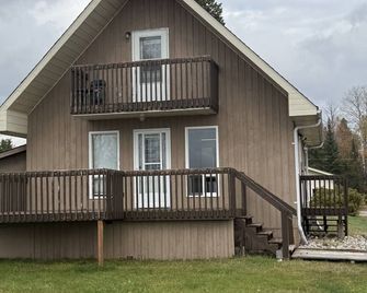 Sandy Beach Waterfront - Ignace - Building