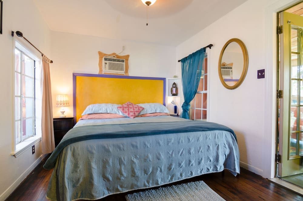 Cool Artistic Treehouse Cabin Near South Congress Dist and Downtown! - Austin - Habitación