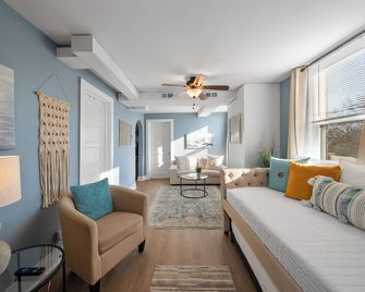 Broad Street Suite 1 |Parking Available |Downton |Walkable |Above Restaurant | King & Queen Bedroom - Lake Geneva - Living room