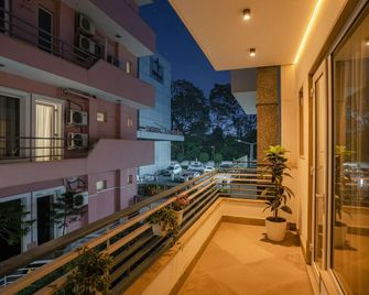 Fabhotel Infinity Nest Sushant Lok - Gurugram - Balcony