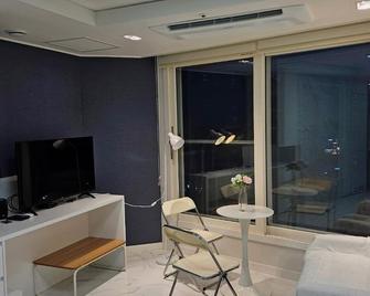 Draw a wonderful daily life with the best Gwangalli beach view in Korea! - Busan - Huiskamer