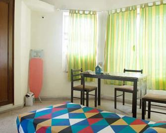 Large Master Bedroom with attached Bathroom, separate kitchen, Hall - Mumbai - Bedroom