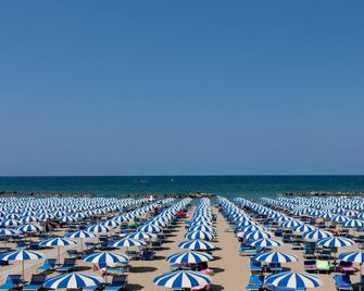 Rn-c357-dpre31at - Villa Corona 8 - Cattolica - Strand