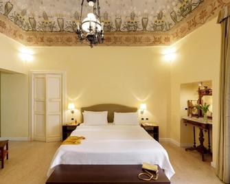 Hotel Palazzo Papaleo - Otranto - Bedroom