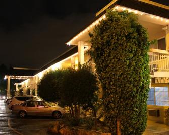 Caravelle Inn Extended Stay - San Jose - Building