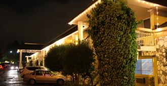 Caravelle Inn & Suites - San Jose - Rakennus