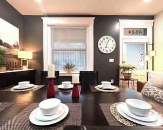 Spacious & Cozy with luxury furnitures /1 King+2 Queen/-University City - Filadelfia - Comedor