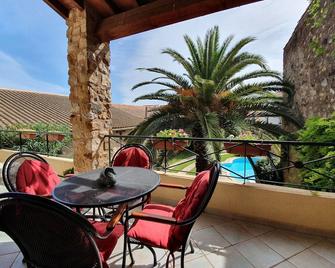 Spacious villa with private pool and sauna - Saint-André-de-Roquelongue - Balcón