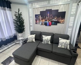 New York Style - West New York - Living room