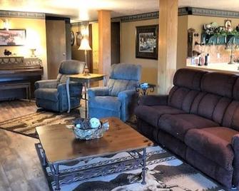 Near Mount Rushmore and more - Hill City - Living room