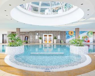Mövenpick Hotel West Bay Doha - Doha - Pool