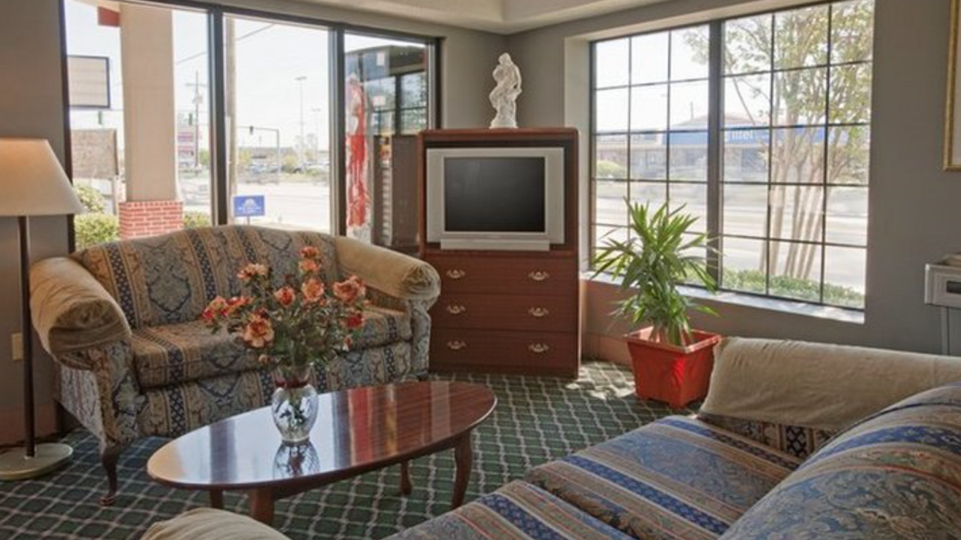 Nola Inn
