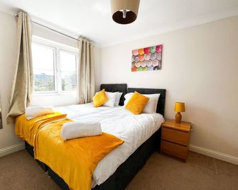 4 Bedroom house for Contractors,family,free parking,study,internet in ipswich - Ipswich - Bedroom