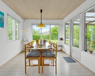 2 Bedroom Nice Home In Vordingborg - Vordingborg - Dining room