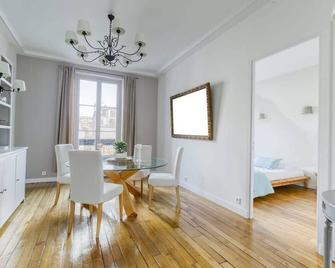 Superbe appart de 129m2, 3 ch-Neuilly 2 min Paris - Neuilly-sur-Seine - Dining room