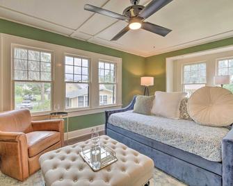 Gainesville Cottage w/ Sunroom & Covered Porch - Gainesville - Living room