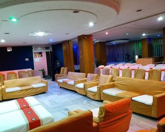 Hotel Mahalaxmi Indo Myanmar - גוואטי - טרקלין