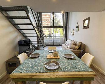 RentUp - Luminoso duplex en La Boca para 3 personas - Buenos Aires - Comedor