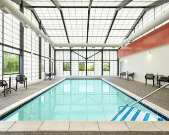 Hampton Inn Long Island/Islandia - Islandia - Zwembad