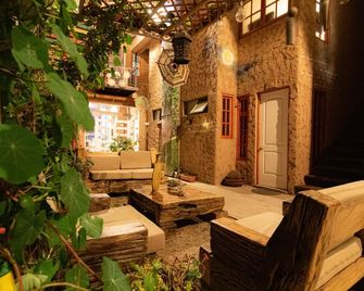 Hostal Valle Mistral - לה סרנה - פטיו