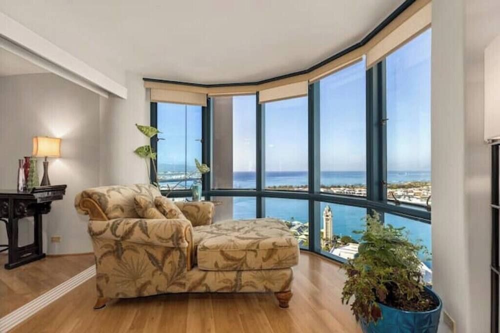 SkyNest - Queens Gambit Penthouse at 66 Queen St - Honolulu - Wohnzimmer