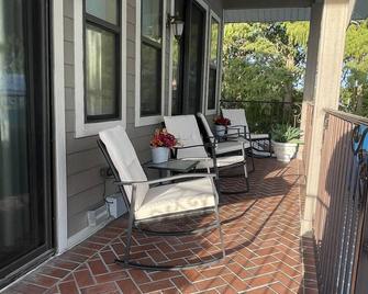 Kalua Lake Loft - New! 1 Bedroom / 1.5 Bath Overlooking Lake Dora - Tavares - Balkon