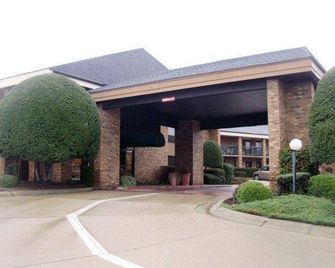 Quality Inn & Suites Searcy I-57 - Searcy - Building