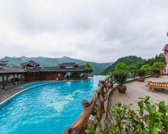 Fengxiang Yaozhai Hotel - Huaihua - Building