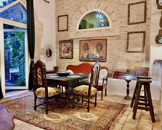 Mas Provençal à 10 Minutes de Nîmes. Animaux de Compagnie Acceptés ! - Générac - Essbereich