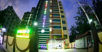 Vega Star Hotel - יאנגון