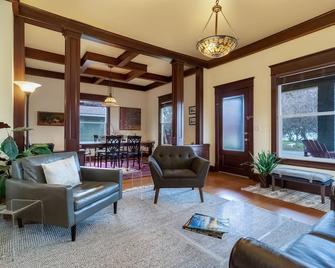 Craftsman House-Near Downtown & Dog Friendly - Walla Walla - Living room