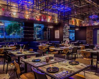 Y2 Residence Hotel Managed By Hii - Makati - Restaurant