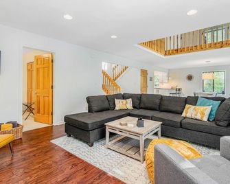 Lounging at Lakewood in Southwest Michigan - Stevensville - Wohnzimmer