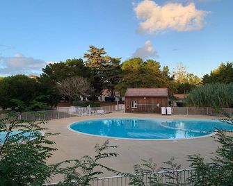 Duplex à 350 Mètres de la Plage Avec Piscine - Saint-Georges-d'Oléron - Zwembad