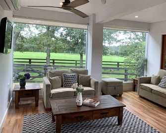 The Lodge Farmstay Fitzroy Falls - Moss Vale - Huiskamer